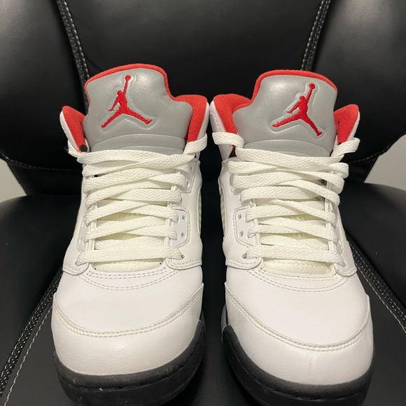 Air Jordan 5 Retro GS Fire Red - Picture 7 of 11